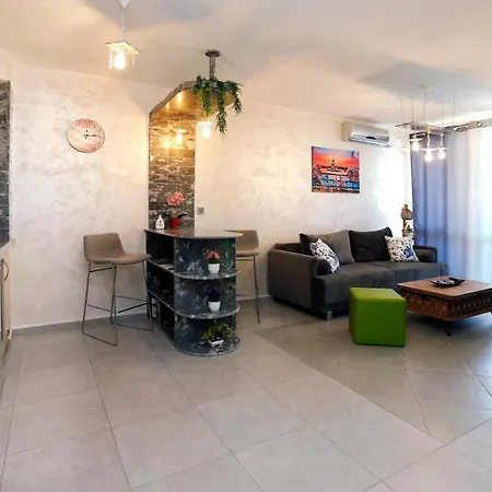 Luxurious Landing Apartament